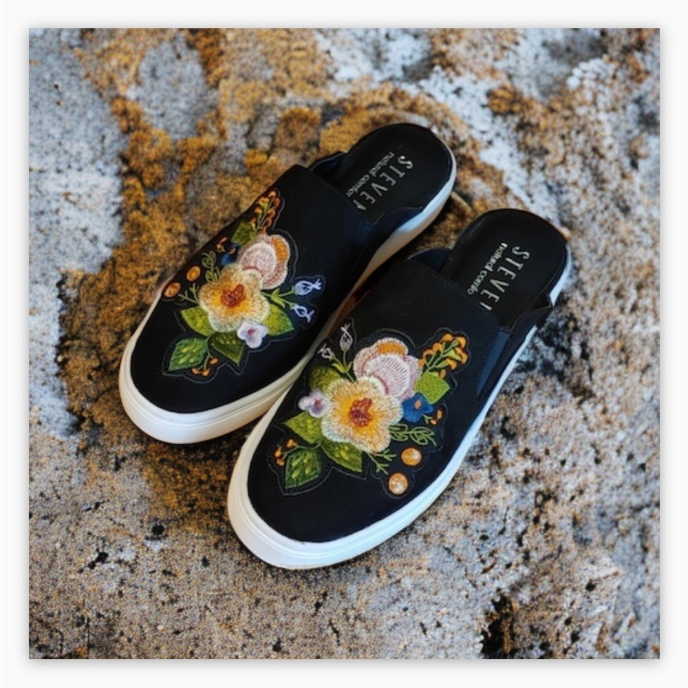 Steve Madden NATURAL COMFORT BLACK FLORAL EMBROIDERED SHOES SIZE 6W NWOT 🍂​ - Picture 5 of 11